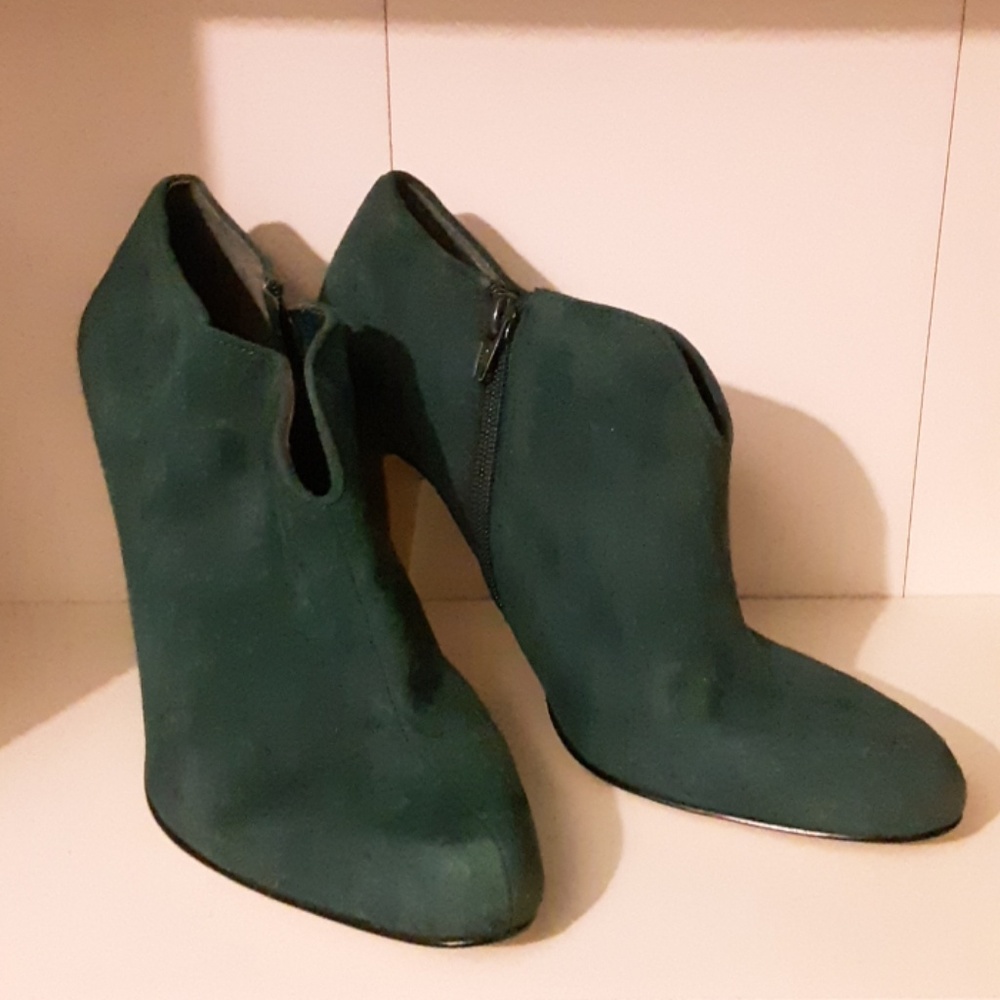 Nine West ankle bootie